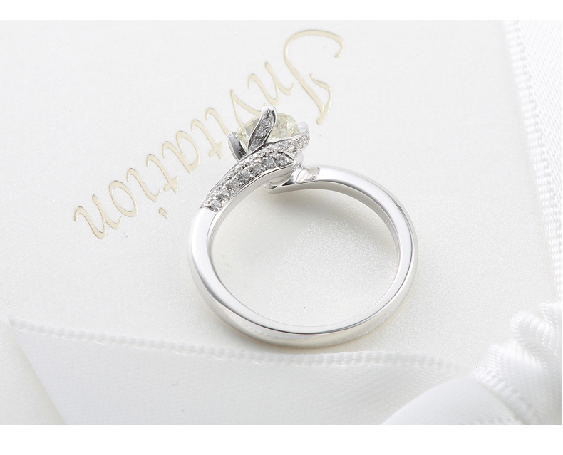 先恩尼钻石18k金钻戒扭臂群镶钻石戒指三角形爪镶订婚钻石戒指求婚