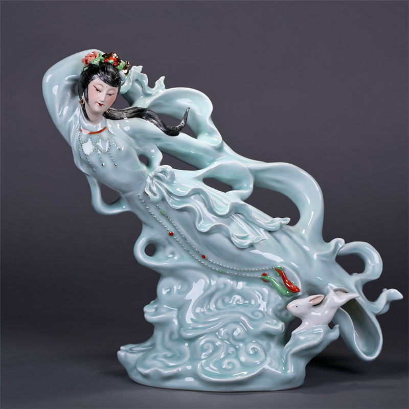 中国工艺美术大师 刘远长 瓷雕作品 (嫦娥奔月)