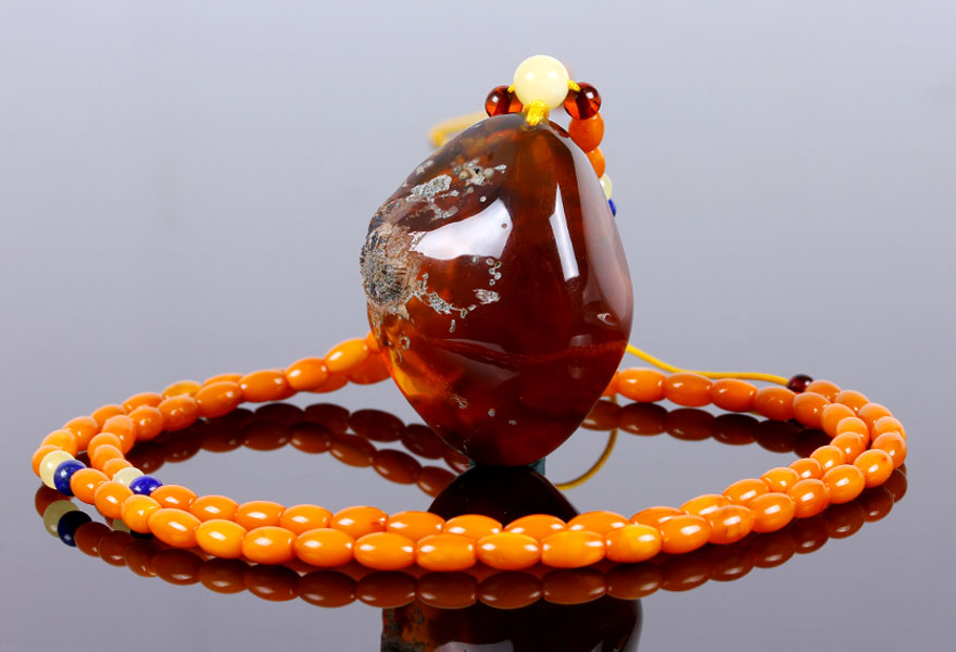 情人节*褐黄随形琥珀挂件 含鸡油黄蜜蜡链19.79克 【shiningbox】