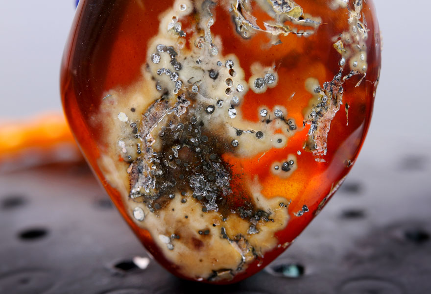 情人节*褐黄随形琥珀挂件 含鸡油黄蜜蜡链19.79克 【shiningbox】【图