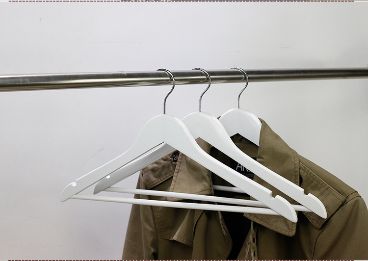 
                                                            三特 衣架衣撑 实木衣架子衣服架 挂衣架服装店家用防滑无痕衣柜木质木头衣挂衣服撑子挂架 复古色带夹子10支                