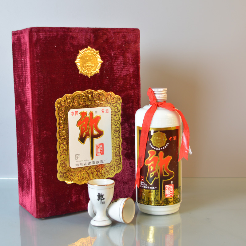 郎酒,一个拥有百年历史的中国白酒,是我国名酒园中的一株新秀.