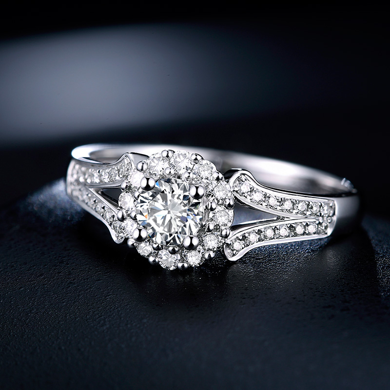 情人节礼物喜钻群镶显钻白18k金钻石女戒结婚戒指求婚钻石戒指圆钻