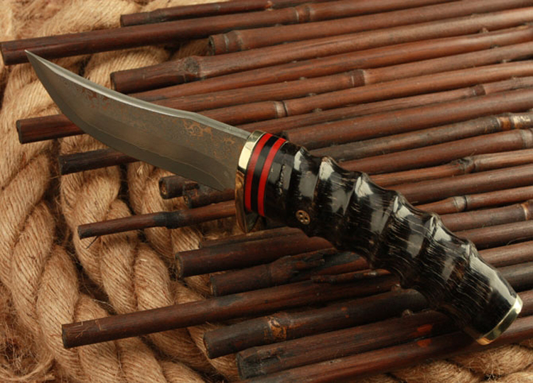 刀友们想想您和您朋友们手上,有几把大马士革刀,刃厚超过4mm的!