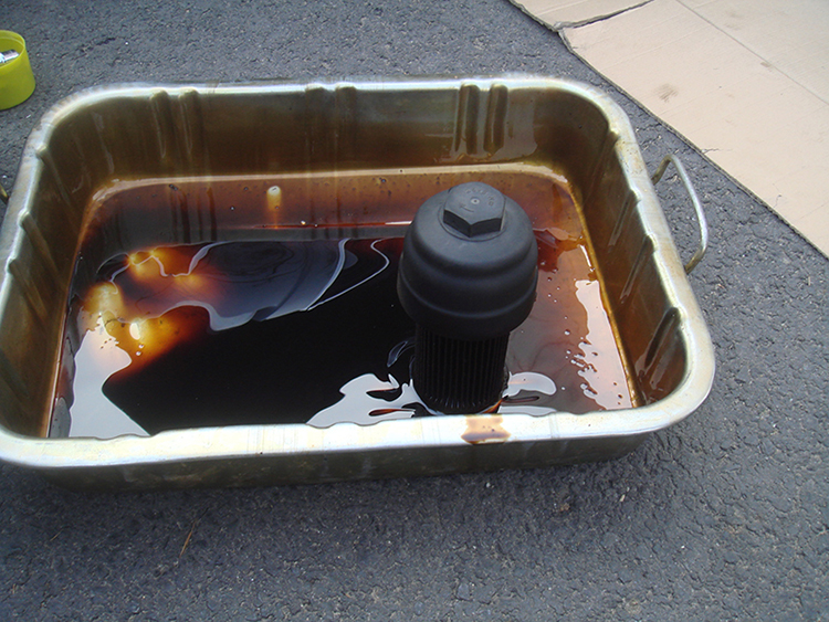 第8步:废机油处理,不对作业环境留下任何痕迹