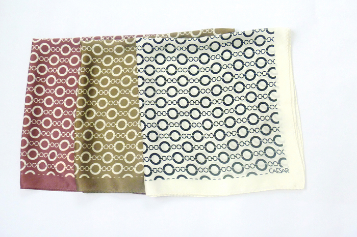 规格/尺寸 53*53cm 丝巾材质 100%桑蚕丝 卷边工艺 纯手工精致密针卷