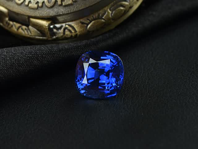楼上楼 马达加斯加皇家蓝椭圆蓝宝石裸石2.59ct 7x7 grs国际证书