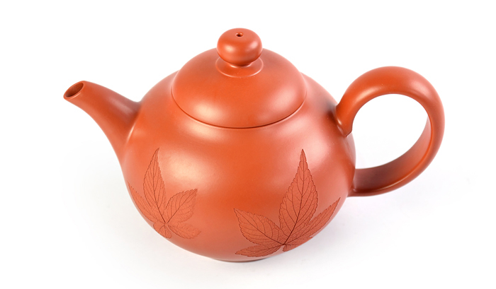台湾著名陶艺家徐水源,以风格细腻典雅的枫叶壶,枫叶杯为代表作, 在 