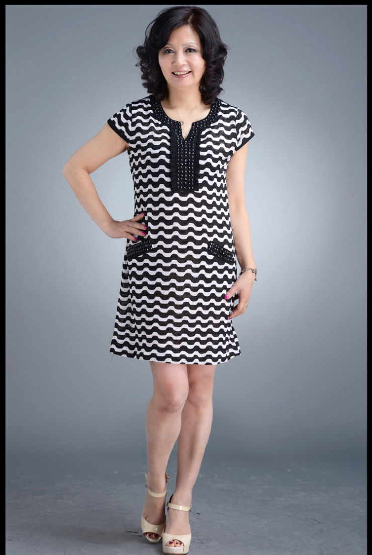 乐卡索中老年女装夏装连衣裙中年女士短袖裙子时尚妈妈