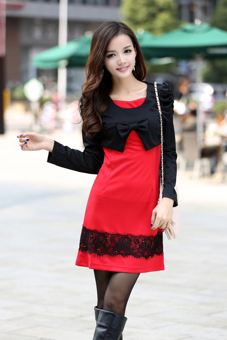 红色上衣黑色裙子