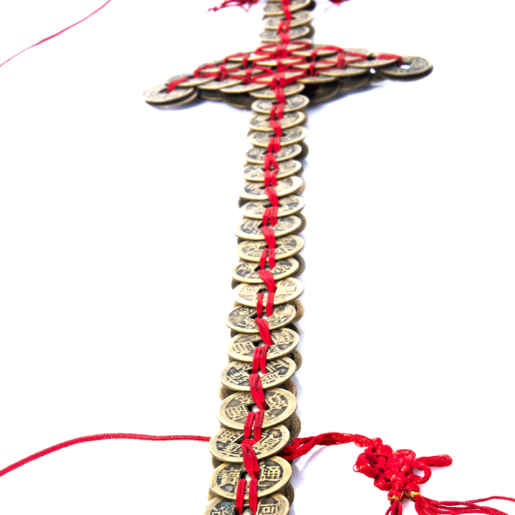 2cm 重量:约380克 产品介绍: 【铜钱剑】  剑乃是古代的兵器,用以披荆