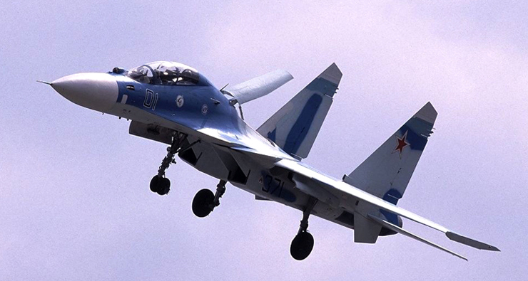 苏-30战斗机是俄罗斯针对美国f-15战斗机而研制的一种多用途重型歼击