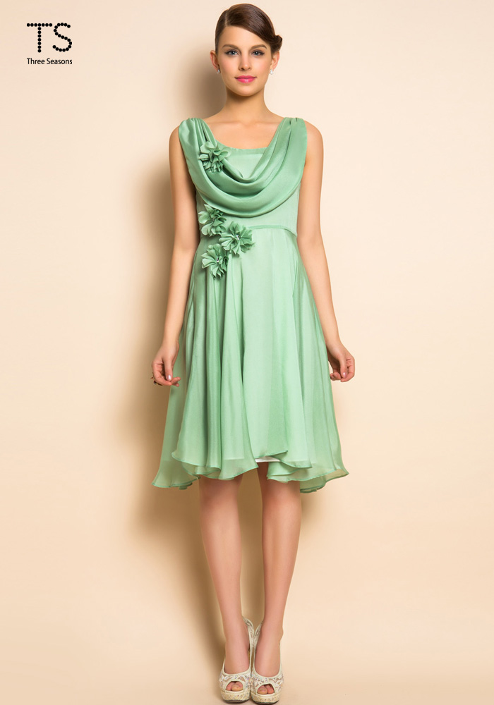 垂领立体花朵紧腰大摆连衣裙