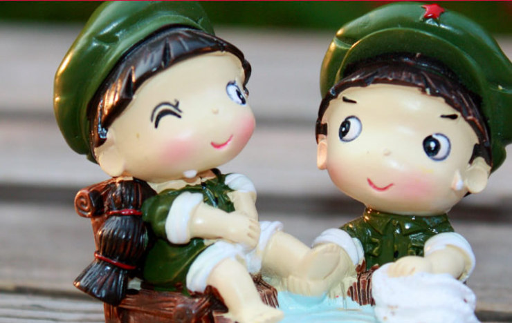 汽车用品车载摆件装饰 可爱红军复古风小情侣 汽车家居摆件(镇守爱情)