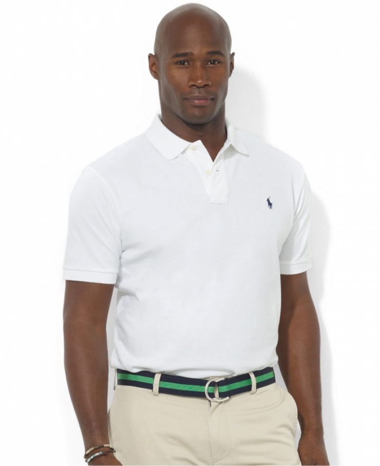 relaxed-fitting polo is crafted from breathable cotton mesh and