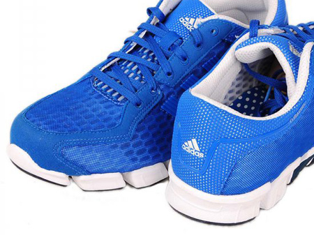 阿迪达斯adidas12夏季新款男鞋 清风系列 跑步鞋-v21813 蓝色 45