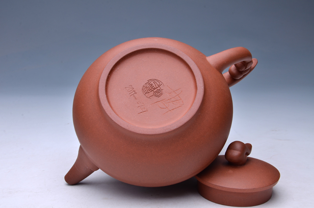 此壶是葛军工作室的作品,如果是葛军老师自己做的,价格是100000元以上