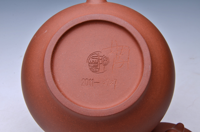 此壶是葛军工作室的作品,如果是葛军老师自己做的,价格是100000元以上