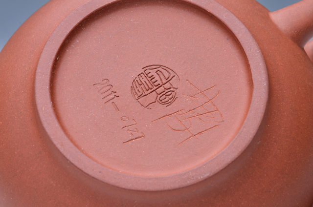 此壶是葛军工作室的作品,如果是葛军老师自己做的,价格是100000元以上