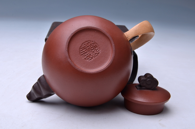 有执壶照*****                                      底款:凌燕琴制