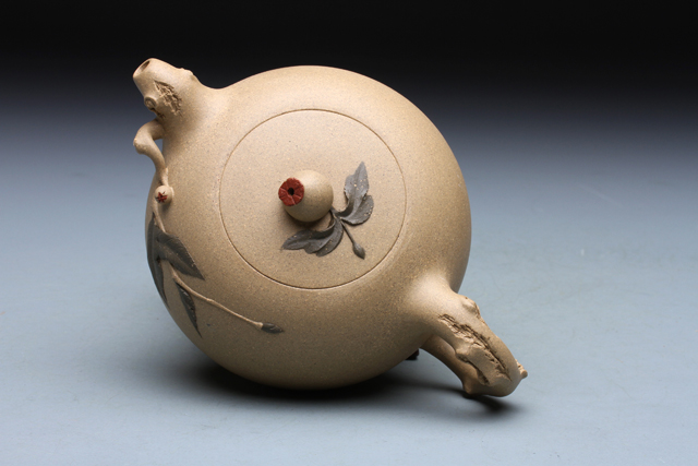 作品:石榴壶***包真品,有证书****           