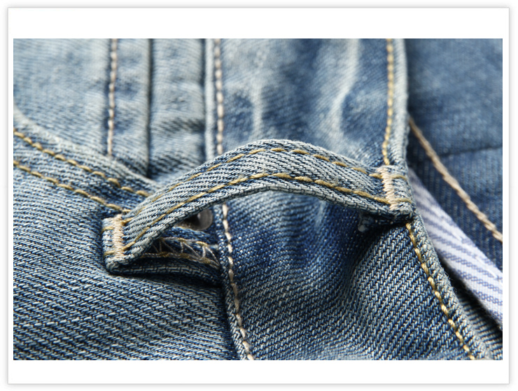 做工牢固的腰袢,平整车线压边,轻松托住腰带