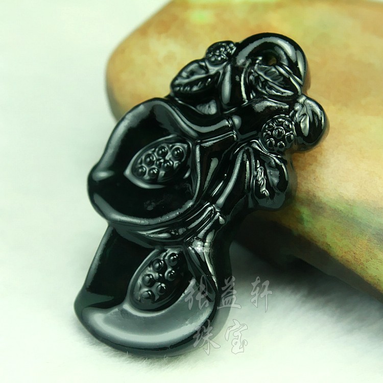 材质:天然墨绿玉 黑绿玉 蛇纹玉 寓意:玉兰花犹如绝代佳人般清丽脱俗