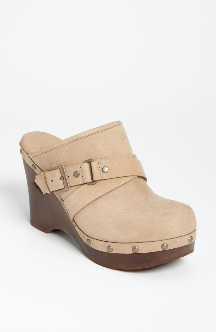 橡胶鞋底,跟高4英寸,防水台高1英寸 产品描述:漂亮束带木屐,柔软