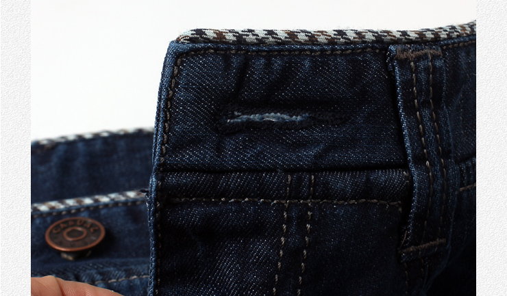 扣眼锁边线细密,工艺精湛,与纽扣紧密贴合.