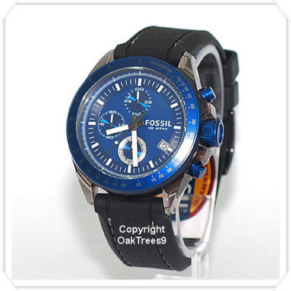 表盖上若有标示water resistant或者3atm的手表,一般情况只适用