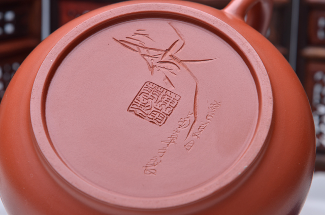 1962年出生于江苏宜兴丁蜀镇,1980年开始学做壶,对于紫砂 的