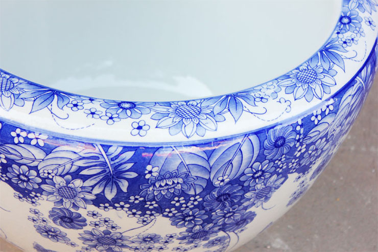 
                                        欢畅 景德镇陶瓷 蝶花恋鱼缸 水族箱 家居装饰品yg23 口径54cm高度36cm                