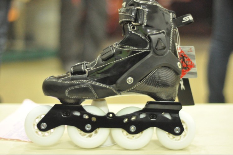 ilq 9 pro,速度快且防尘效果很好 【cuff】高强度塑钢三角cuff,轻盈