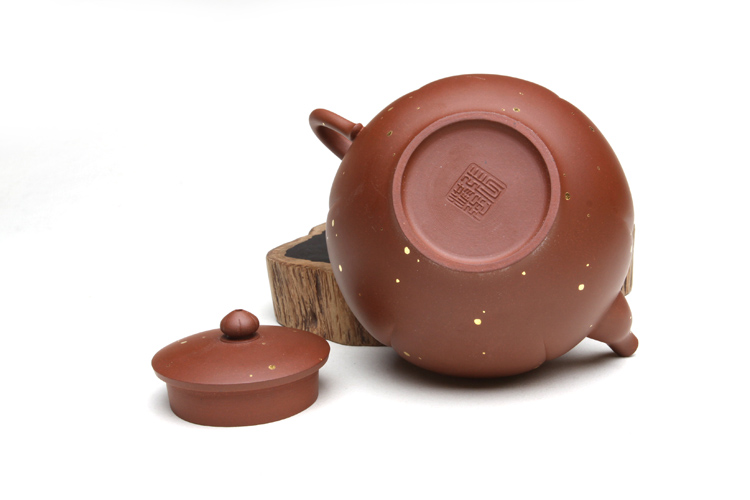 大徒弟,凭借师傅与自身历练的技术与经验摸索在紫砂之路上的年青陶手