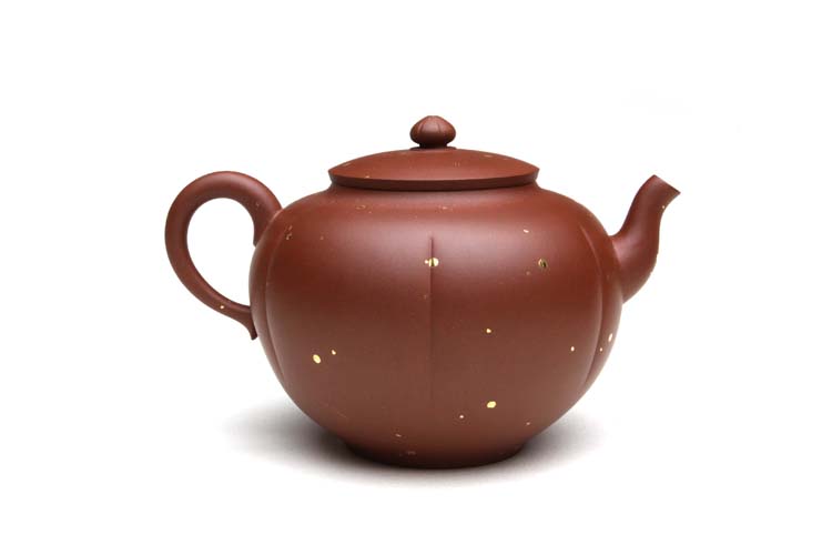 大徒弟,凭借师傅与自身历练的技术与经验摸索在紫砂之路上的年青陶手