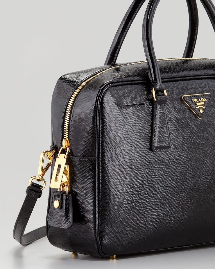 品牌:普拉达 prada 产地:意大利 款式:女式真皮休闲包 产品颜色:黑色