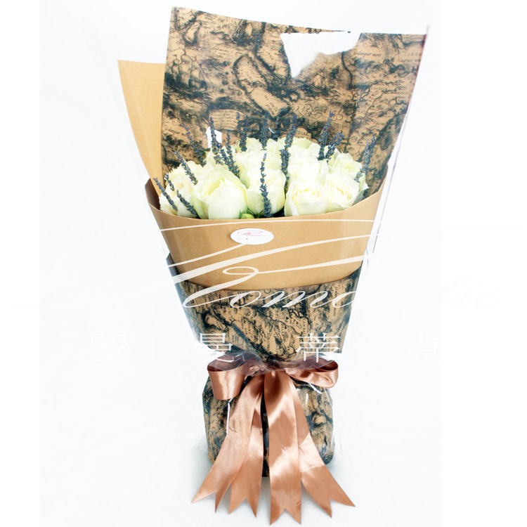 主花:白玫瑰20枝等 学名:雪山 等 配材:薰衣草 等 包装:仿古牛皮纸式 