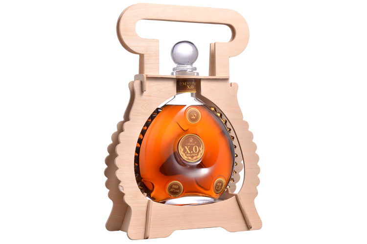 40°玛丽xo白兰地瓶型经典大气,奢华内涵,使您在酣畅品酒的同时享受