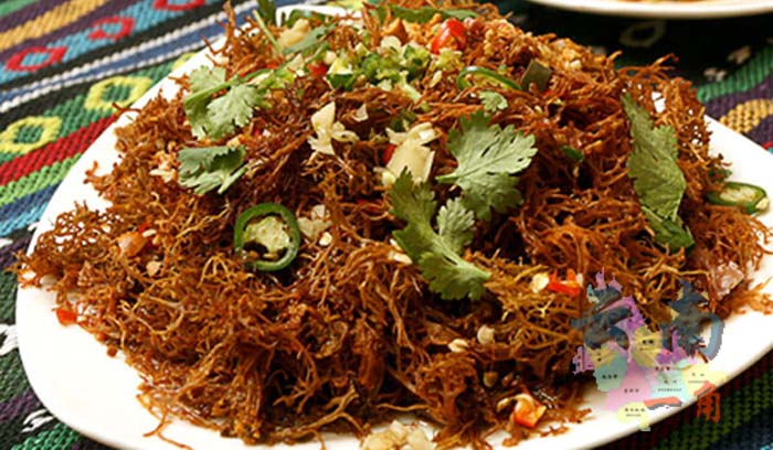 云南人常将其配以佐料作凉拌菜食用,其味清凉可口,树花含有松蔓酸等