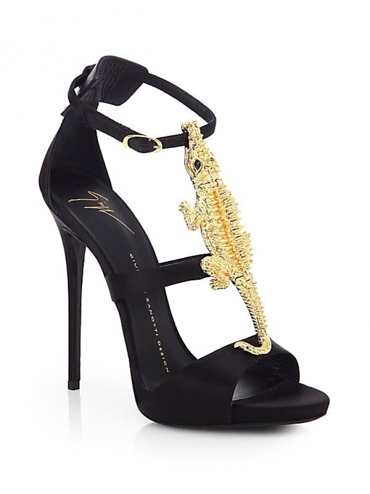 code : q00134980  color : black  a spiked metal alligator clings