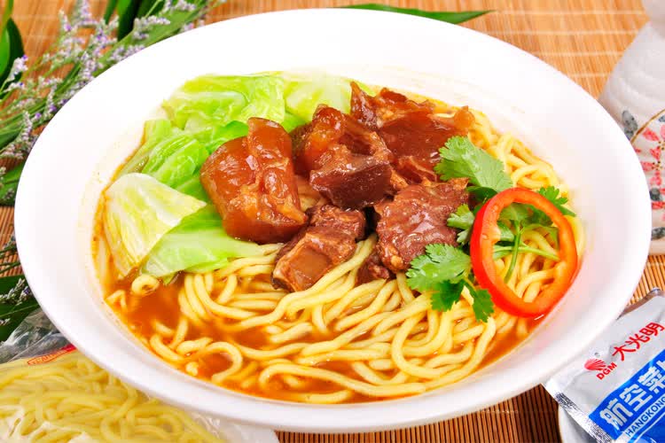 超大块 半筋半肉 台湾牛肉面 面条营养套餐 原味半筋大块牛肉