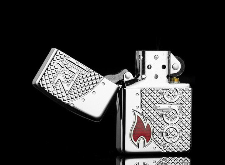 芝宝zippo打火机24801 盔甲深雕格子火焰标志