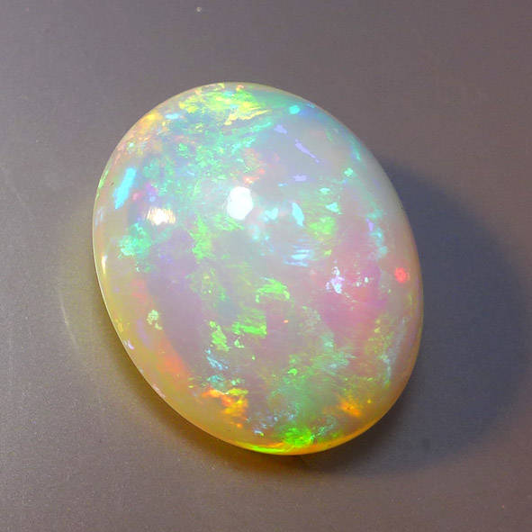 24克拉 大小 20x 17 x 10 净度 半透明 产地 非洲 形状/颜色 椭圆/5a