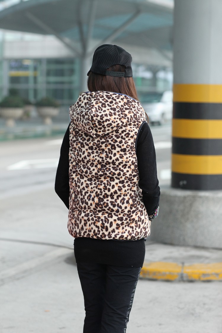 初闻兮 马甲女 2015秋冬新款 韩版两面穿简约修身手塞羽绒棉连帽马甲 马车黑 M