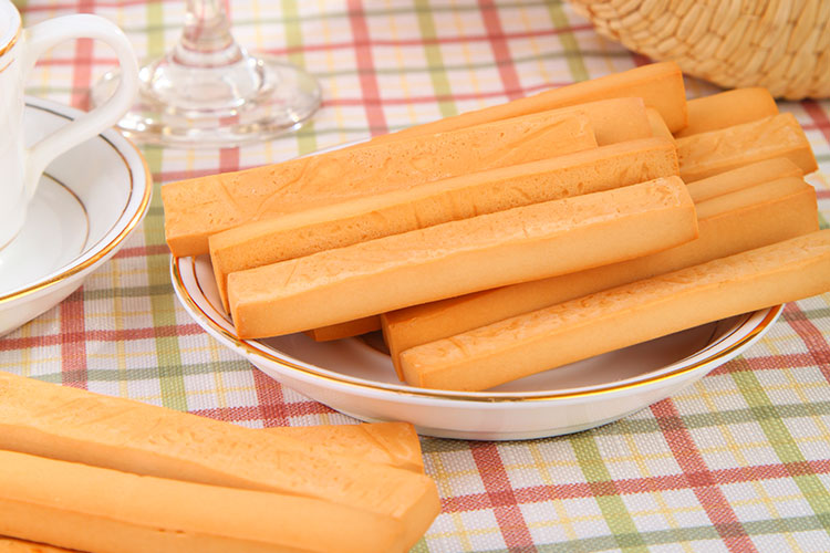 特浓牛奶棒,纯正牛乳制成,浓浓奶香,美味无比