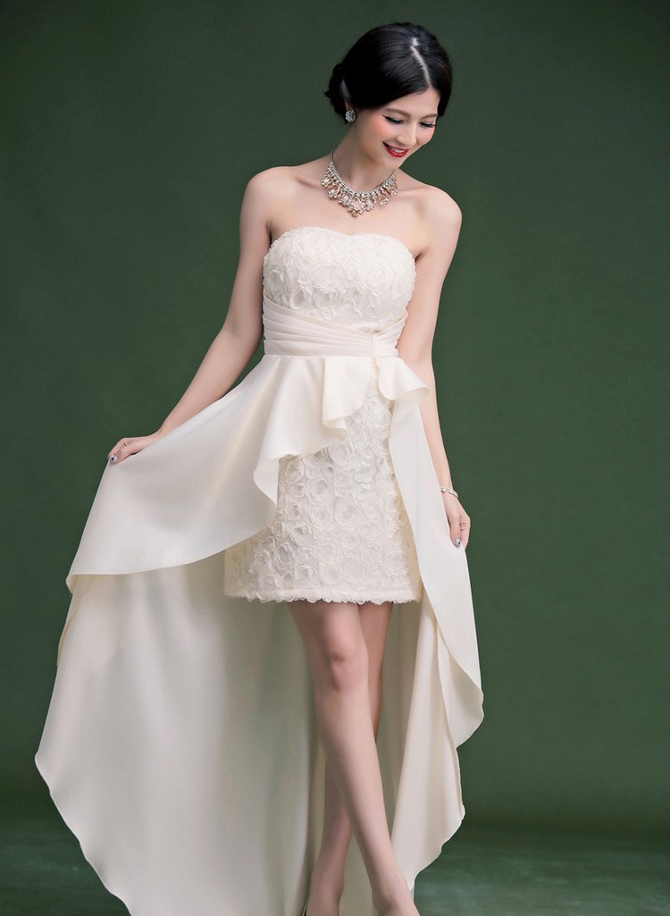 就在今年有一种前短后长的礼服风潮,席卷全球 女性们穿着她出席各种