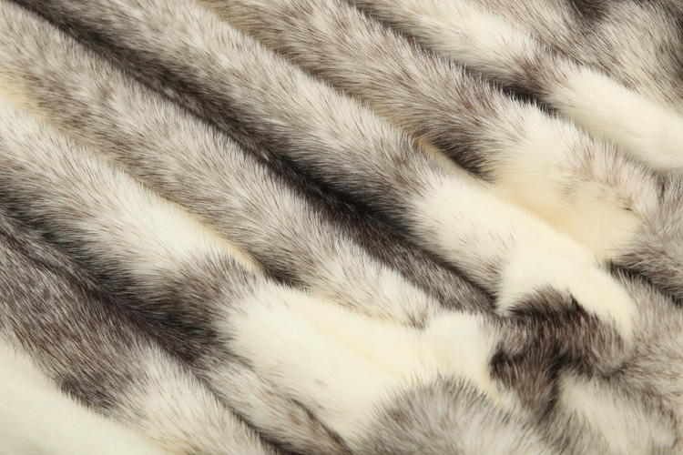 哥本哈根拍卖会所得酒红级十字貂,奢华稀有