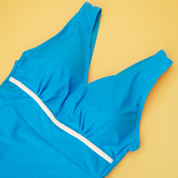 避免将湿的泳衣长时间置于不通风处(如塑料袋或后车厢内). 4.