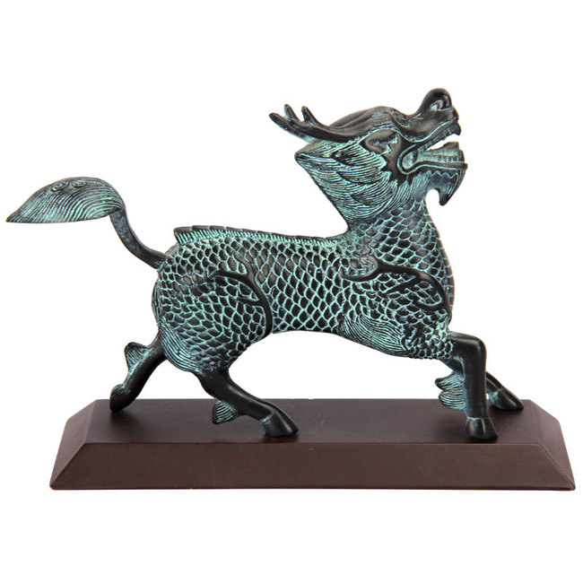 名称:青铜器中麒麟    规格:实物21cm*6cm*14cm 带底座21cm*6cm*16