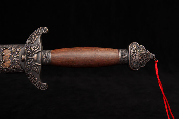  总长>:101厘米  剑鞘长>:80厘米  剑刃长>:77厘米  剑柄长>:21.